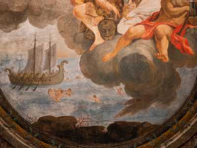 Le figure sono avvolte in una grande nube che le separa dal mondo terreno, rappresentato da navi in avvicinamento e da bagnanti che danzano tra i flutti